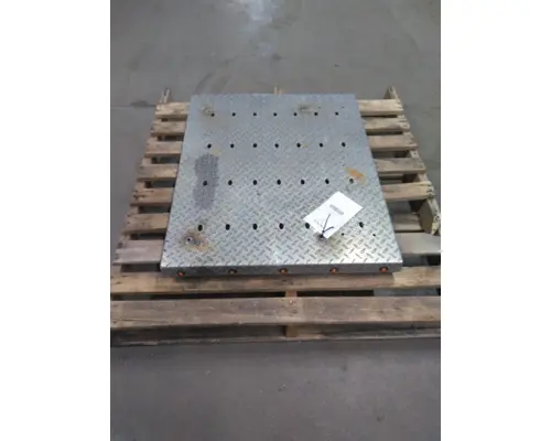FREIGHTLINER CENTURY 120 DECK (CATWALK) STEP