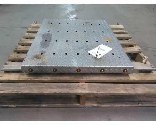 FREIGHTLINER CENTURY 120 DECK (CATWALK) STEP