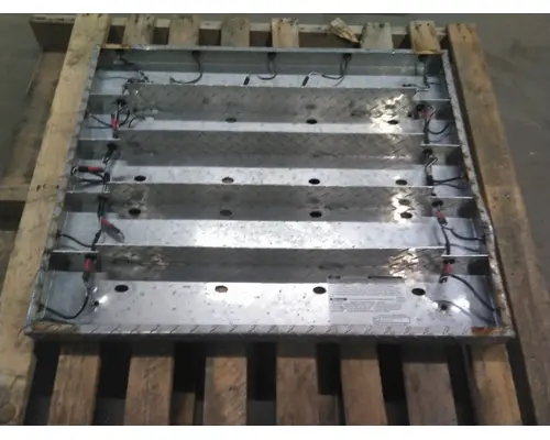 FREIGHTLINER CENTURY 120 DECK (CATWALK) STEP