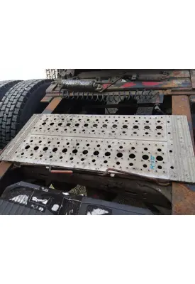 FREIGHTLINER CENTURY 120 DECK (CATWALK) STEP