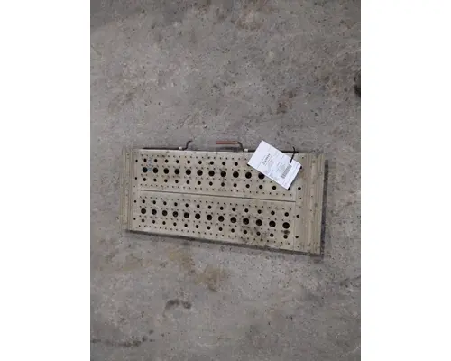 FREIGHTLINER CENTURY 120 DECK (CATWALK) STEP