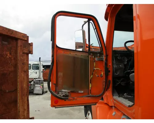 FREIGHTLINER CENTURY 120 DOOR ASSEMBLY, FRONT