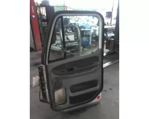 FREIGHTLINER CENTURY 120 DOOR ASSEMBLY, FRONT