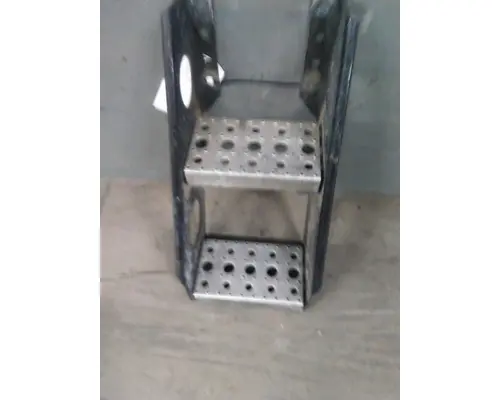 FREIGHTLINER CENTURY 120 FRAME STEP