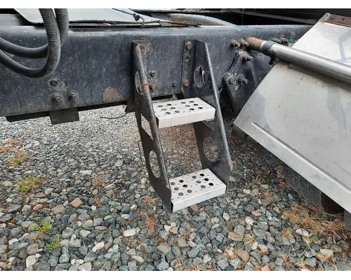 FREIGHTLINER CENTURY 120 FRAME STEP