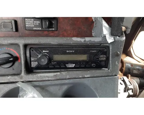FREIGHTLINER CENTURY 120 RADIO AMFMBLUETOOTH
