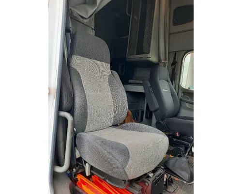 FREIGHTLINER CENTURY 120 SEAT, FRONT