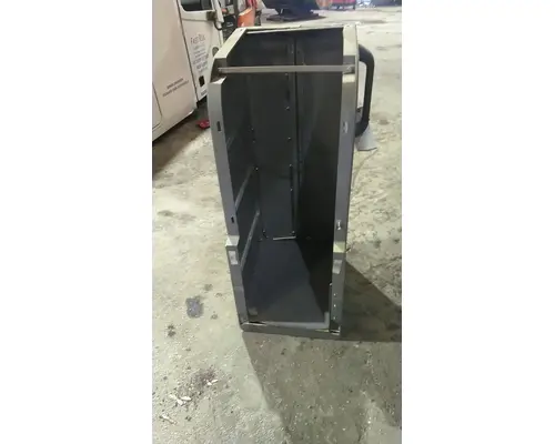 FREIGHTLINER CENTURY 120 SLEEPER CLOSET