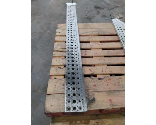 FREIGHTLINER CENTURY 120 TANK STEP