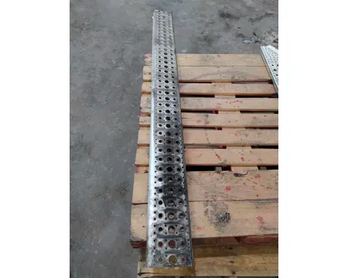 FREIGHTLINER CENTURY 120 TANK STEP