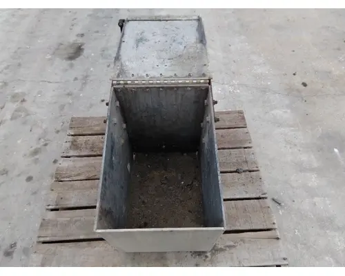 FREIGHTLINER CENTURY 120 TOOL BOX