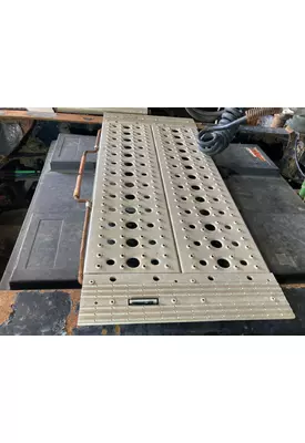 FREIGHTLINER CENTURY CLASS 112 Deckplate