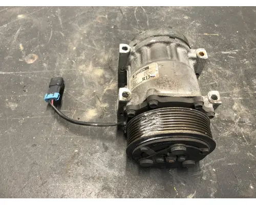 FREIGHTLINER CENTURY CLASS 120 Air Conditioner Compressor