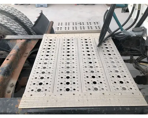 FREIGHTLINER CENTURY CLASS 120 Deckplate