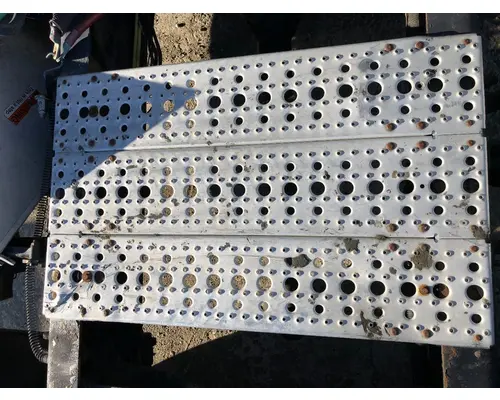 FREIGHTLINER CENTURY CLASS 120 Deckplate