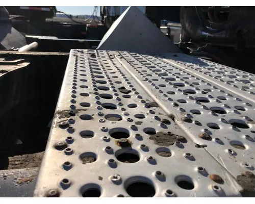 FREIGHTLINER CENTURY CLASS 120 Deckplate
