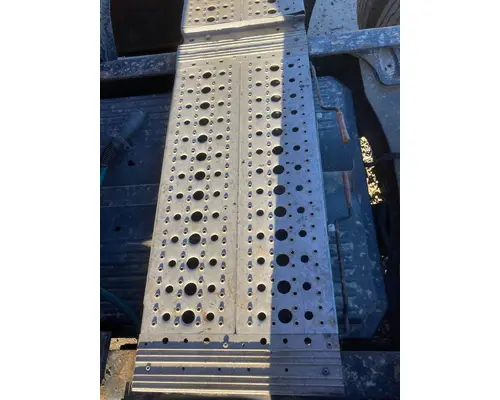 FREIGHTLINER CENTURY CLASS 120 Deckplate