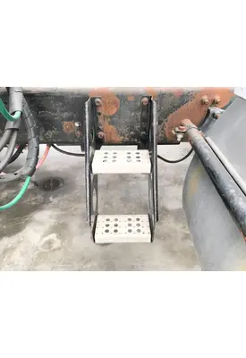 FREIGHTLINER CENTURY CLASS 120 Engine Brackets, Misc.