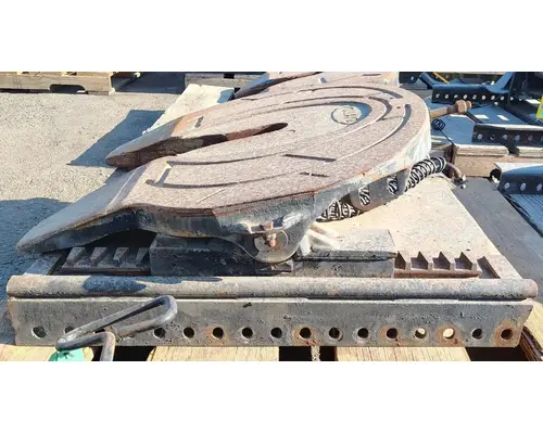 FREIGHTLINER CENTURY CLASS 120 Fifth Wheel