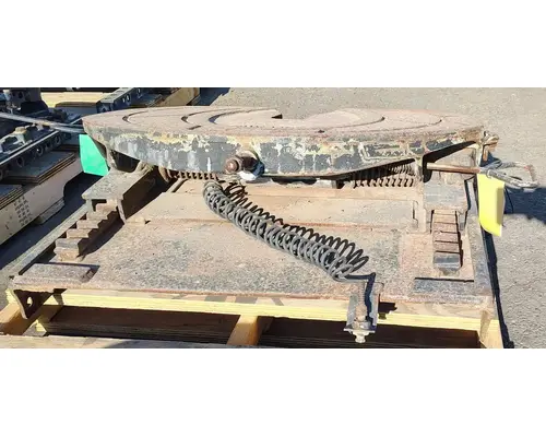 FREIGHTLINER CENTURY CLASS 120 Fifth Wheel