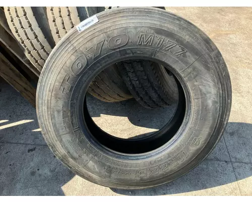 FREIGHTLINER CENTURY CLASS 120 Tires