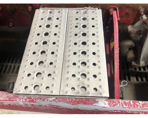 FREIGHTLINER CENTURY CLASS 120 Tool Box