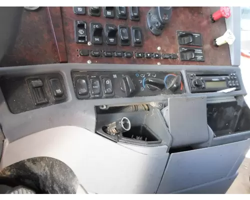 FREIGHTLINER CENTURY Cab Clip