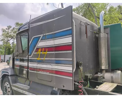 FREIGHTLINER CENTURY Cab