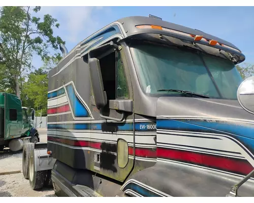 FREIGHTLINER CENTURY Cab