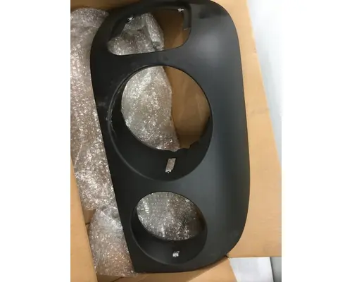 FREIGHTLINER CENTURY HEADLAMP BEZEL