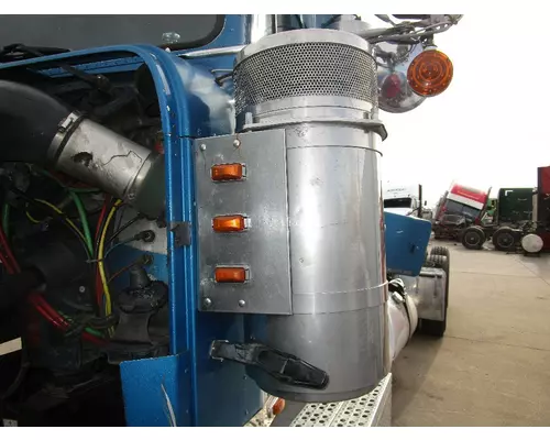 FREIGHTLINER CLASSIC XL Air Cleaner