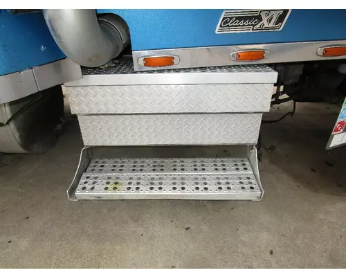 FREIGHTLINER CLASSIC XL Tool Box