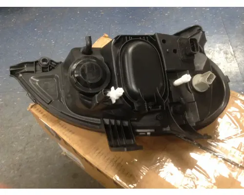 FREIGHTLINER COLUMBIA 112 1996-2004 HEADLAMP ASSEMBLY