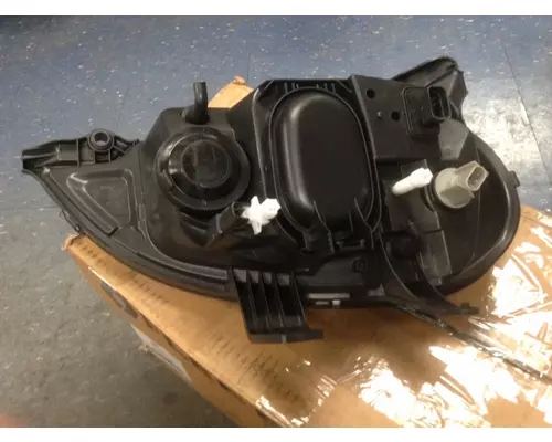 FREIGHTLINER COLUMBIA 112 2001-2004 HEADLAMP ASSEMBLY