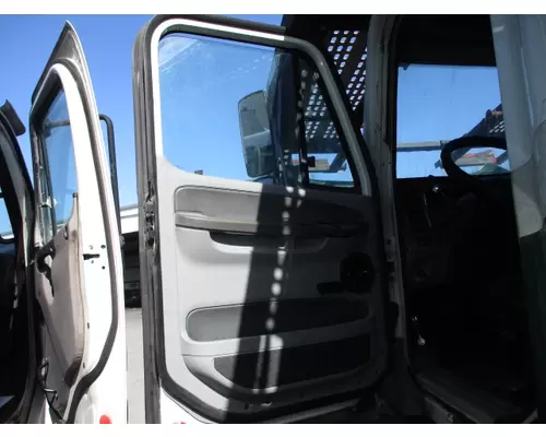 FREIGHTLINER COLUMBIA 112 2001-2011 DOOR ASSEMBLY, FRONT