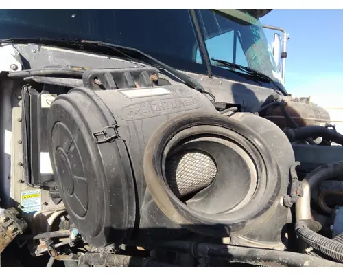 FREIGHTLINER COLUMBIA 112 AIR CLEANER