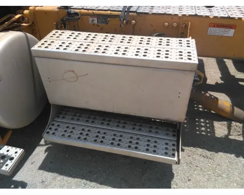 FREIGHTLINER COLUMBIA 112 BATTERY BOX
