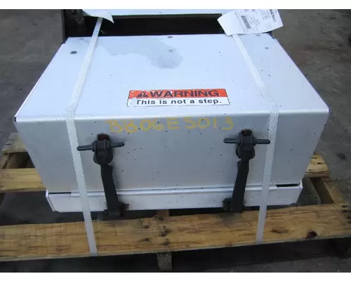 FREIGHTLINER COLUMBIA 112 BATTERY BOX