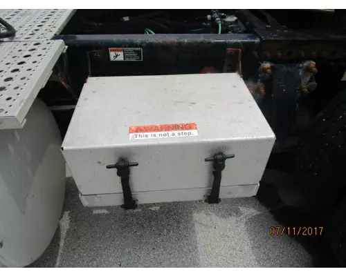 FREIGHTLINER COLUMBIA 112 BATTERY BOX