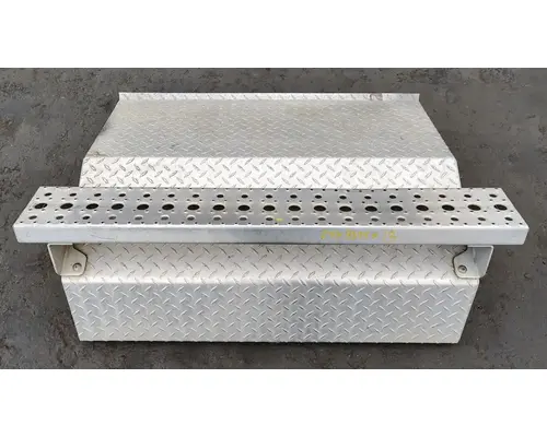 FREIGHTLINER COLUMBIA 112 Battery Boxes