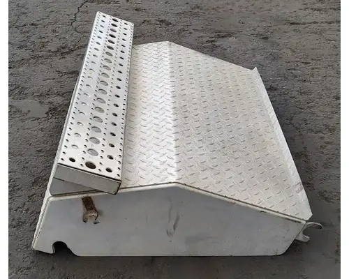 FREIGHTLINER COLUMBIA 112 Battery Boxes