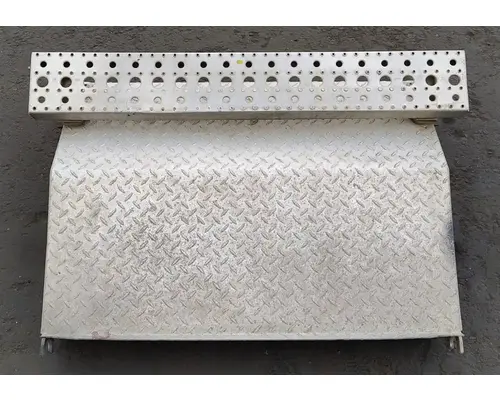 FREIGHTLINER COLUMBIA 112 Battery Boxes