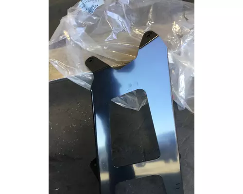 FREIGHTLINER COLUMBIA 112 Bumper Bracket, Front