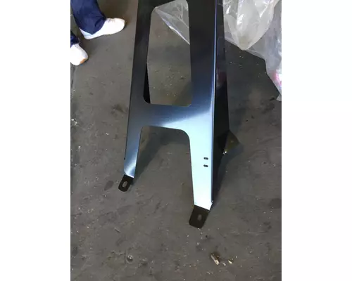 FREIGHTLINER COLUMBIA 112 Bumper Bracket, Front