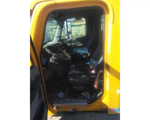 FREIGHTLINER COLUMBIA 112 CAB