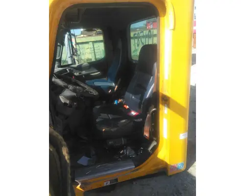 FREIGHTLINER COLUMBIA 112 CAB
