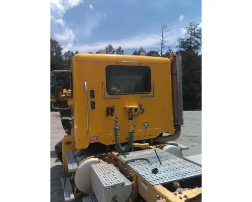 FREIGHTLINER COLUMBIA 112 CAB