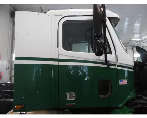 FREIGHTLINER COLUMBIA 112 CAB