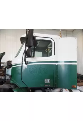 FREIGHTLINER COLUMBIA 112 CAB