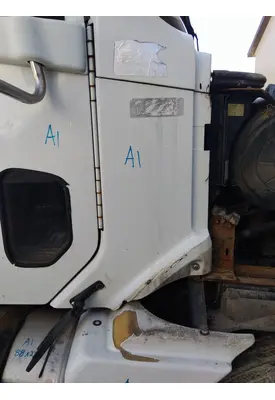 FREIGHTLINER COLUMBIA 112 COWL